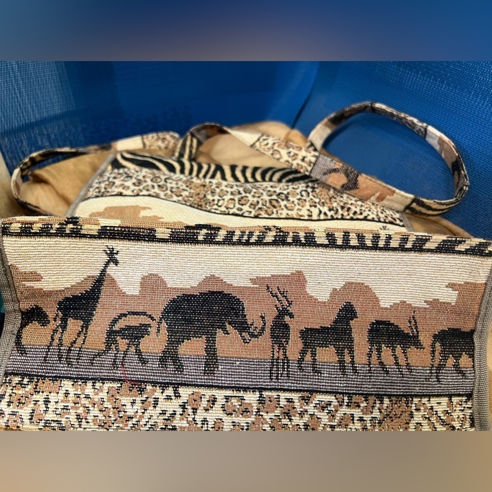 Jade safari theme Tote - Picture 4 of 15